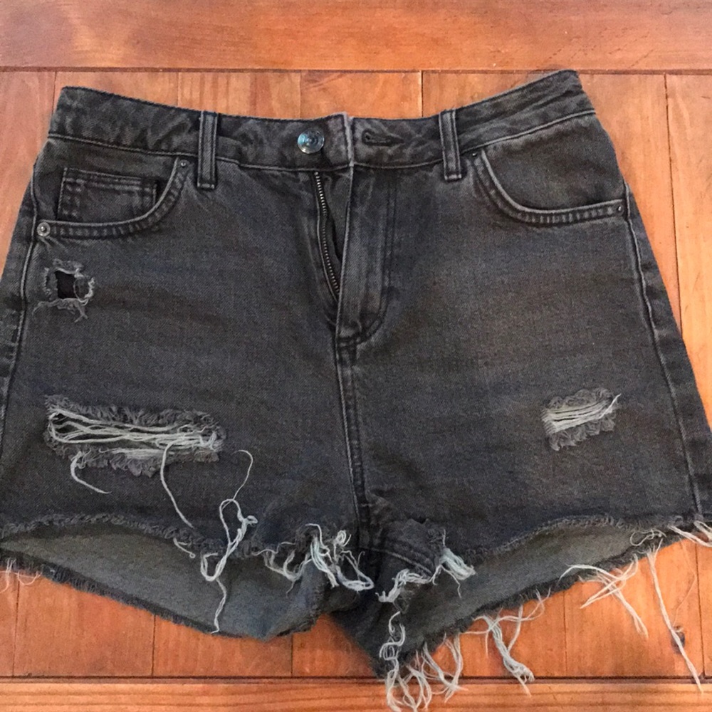 Black distressed shorts